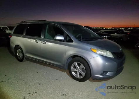 2013 Toyota Sienna Le from USA, damaged, VIN 5TDKK3DC2DS317791